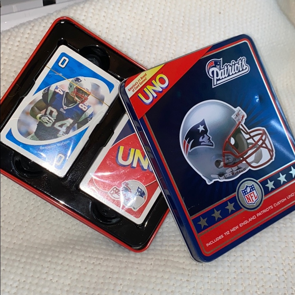 Collectible Patriots Uno cards with Tin